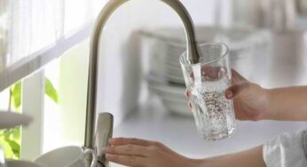 Risiko Kesehatan Minum Air Keran Langsung