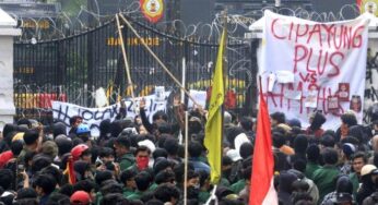 Mahasiswa Demo Dukung Putusan MK di DPRD Jawa Barat