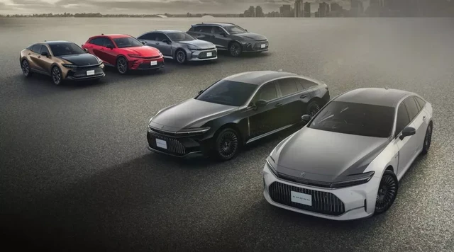 Toyota Crown Edisi Spesial Hadir, Mewah dan Elegan
