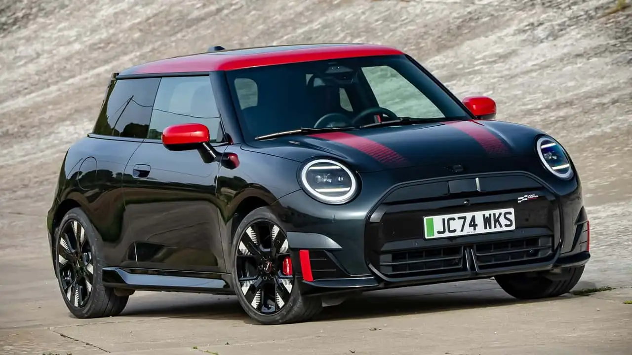 MINI John Cooper Works: Performa Tinggi dan Fitur Canggih